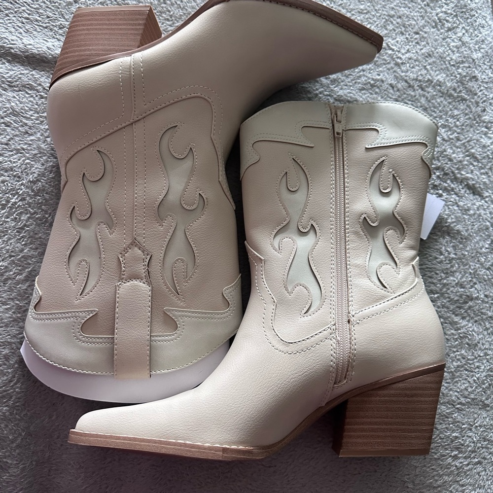Universal Thread Cream Western-Inspired Block Heel Ankle Boots - Picture 2 of 7